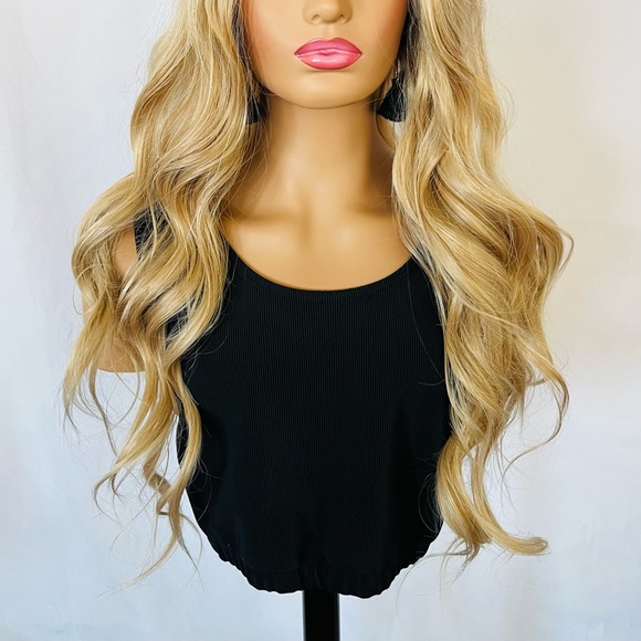 Very Pretty 24” Ombre Honey Blonde Premium Fiber Wig / Daily Wear or Events - Picture 2 of 13